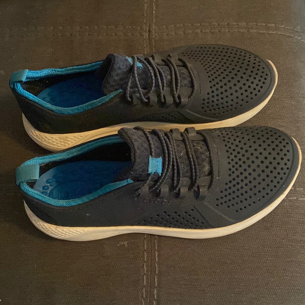 Big boys LightRide Crocs size 5
